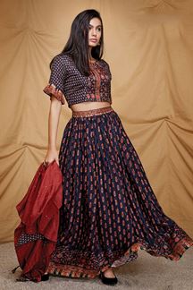 Crop top and skirt lehenga online best sale