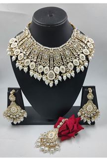 Picture of Pretty Off-White Designer Necklace Set for Reception and Engagement