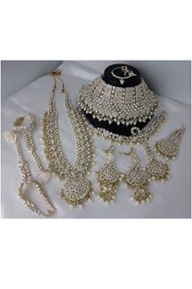 Picture of Spectacular White Bridal Designer Necklace Set for an Engagement and Party