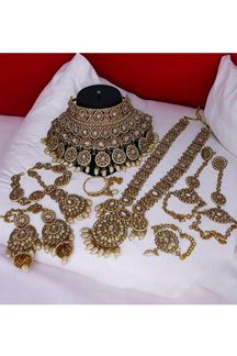 Picture of Captivating White Designer Bridal Necklace Set for a Wedding and Reception