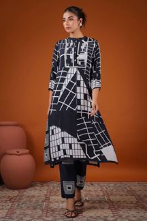 Picture of Trendy Black and White Designer Kurti for Party